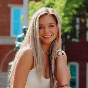 Meet your Posher, Nicole